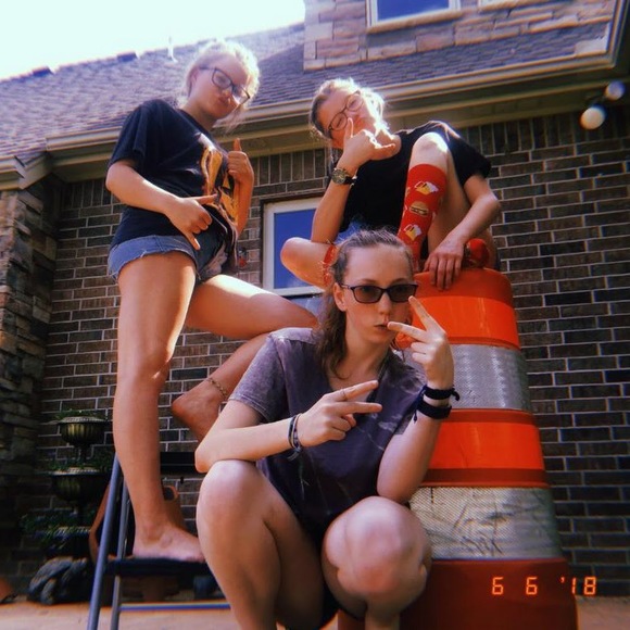 Meet your Posher, Based on - Picture 1 of 1